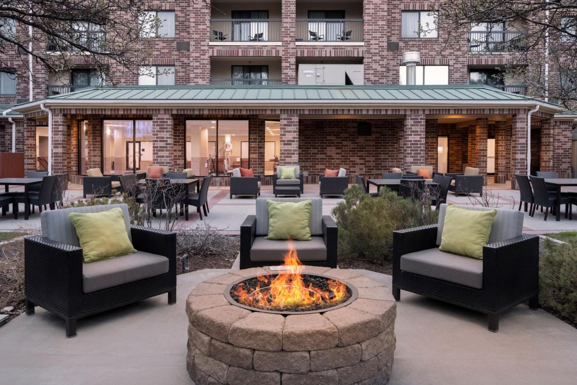 Courtyard Salt Lake City Airport Экстерьер фото